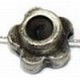 Metalen bloem met 4mm simili zetting 5st